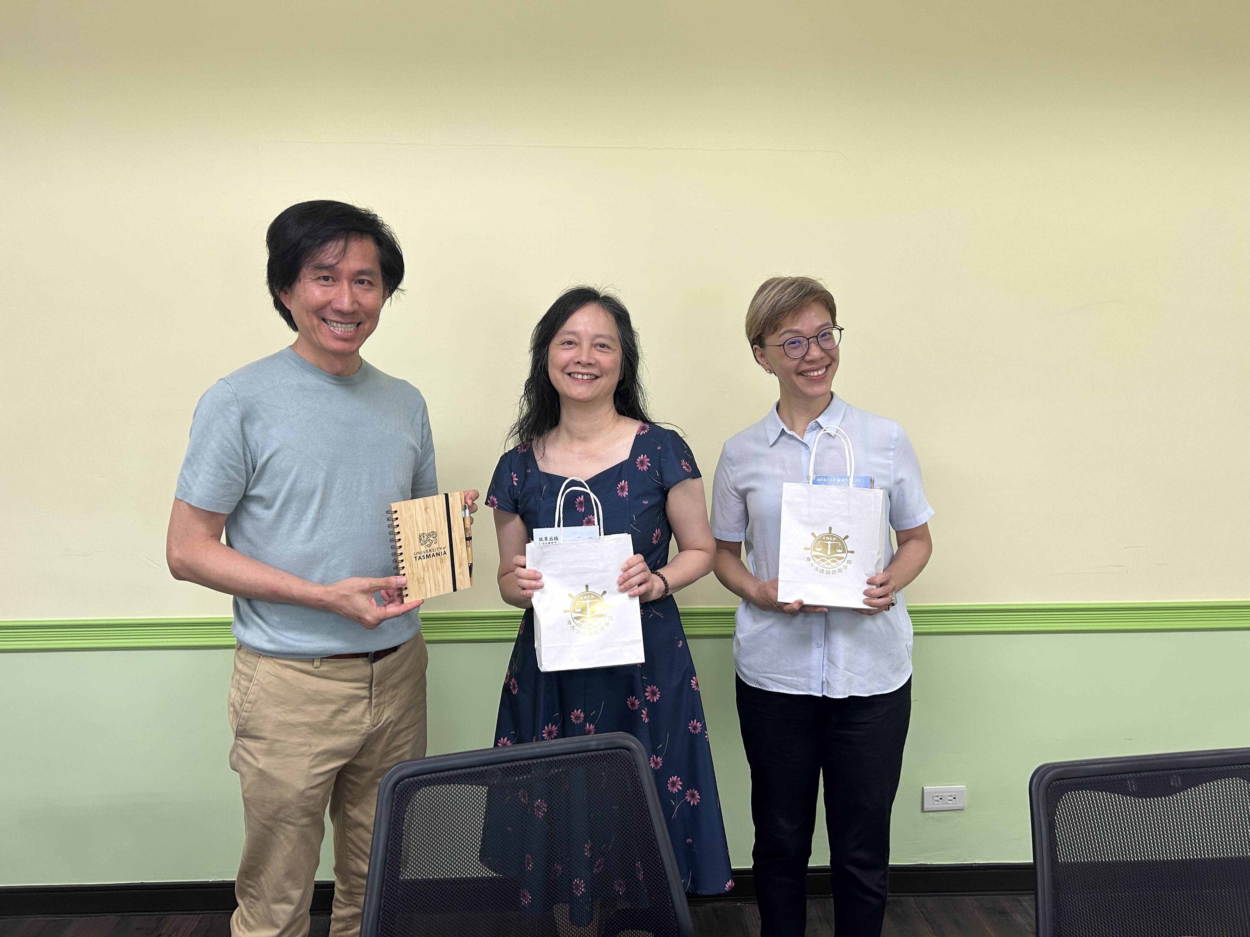 澳洲塔斯馬尼亞大學駐台代表Eann Chen及該校澳洲海事學院海事與物流管理中心主任Shu-Ling Chen至本校拜會。