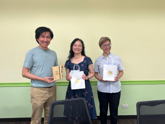 饒瑞正院長與澳洲塔斯班尼亞大學駐台代表、海事與物流管理中心主任交流過程合影