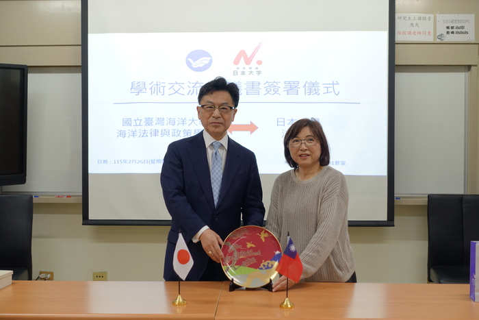 日方致贈紀念品